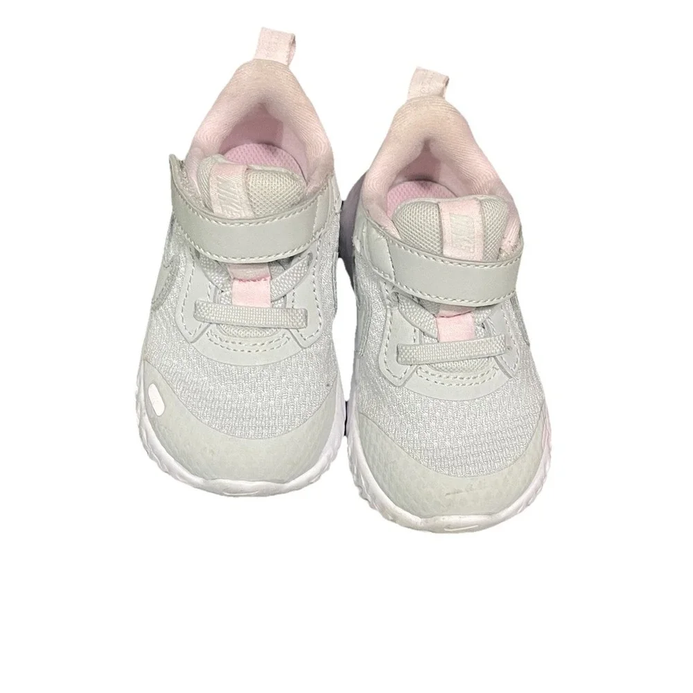 Nike Revolution 5 BQ5673 600  Photon Dust White Pink‎ Foam Size 5C Running Comfy